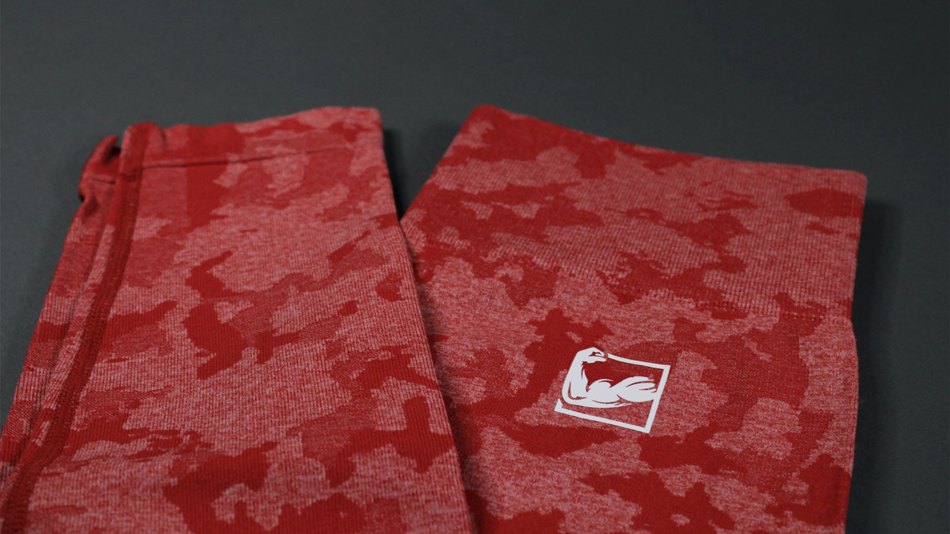 results box strawberry red camo leggings for women